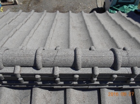 安曇野市の物置/セメント瓦屋根塗装工事前画像