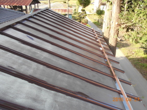 安曇野市の土蔵/トタン屋根塗装　瓦棒塗装工事画像