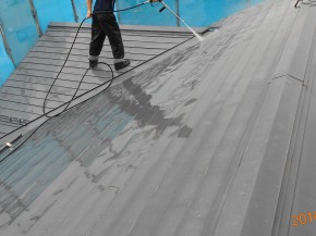 安曇野市の住宅/ガルバリウム鋼板 屋根塗装　高圧洗浄工事画像
