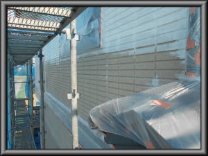 安曇野市の住宅2Ｆ/外壁塗装　下塗り塗装工事画像
