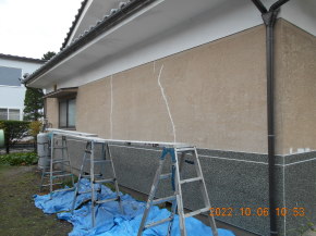 長野県安曇野市穂高の外壁塗装 モルタル壁ひび割れ補修後 画像