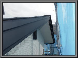 安曇野市の住宅/屋根塗装（艶消し塗料）破風塗装工事完成画像