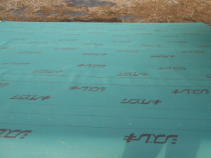 安曇野市の物置/トタン屋根葺き替え　防水シート張り工事画像.1