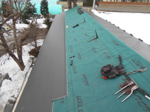 安曇野市の物置/トタン屋根葺き替え（カバー工法） ガルバリウム鋼板ＧＭルーフ工事画像