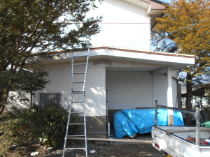 松本市の住宅/トタン屋根葺き替え ;唐草取付工事前画像.1