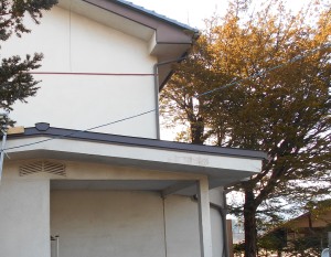 松本市の住宅/トタン屋根葺き替え ;唐草取付工事画像.1