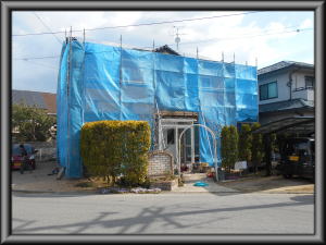 住宅/外壁塗装　仮設足場設置　メッシュ取り付け工事画像
