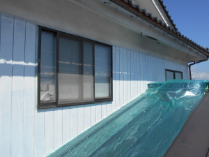 安曇野市の住宅/外壁サイディング塗装 下塗り工事画像