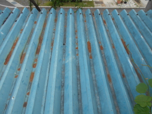 安曇野市の物置/別棟 折半屋根塗装工事前画像.1