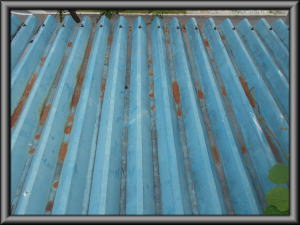安曇野市の物置/別棟 トタン折半屋根塗装工事前画像