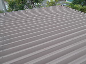 安曇野市の物置/折半屋根塗装工事前画像.1