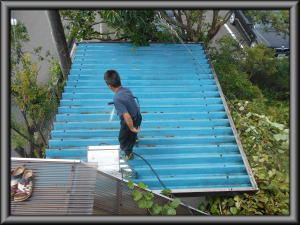 安曇野市の物置/別棟 トタン折半屋根塗装 高圧洗浄工事画像.1