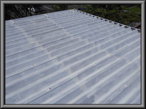 安曇野市の物置/トタン折半屋根塗装 下塗り塗装工事画像.1