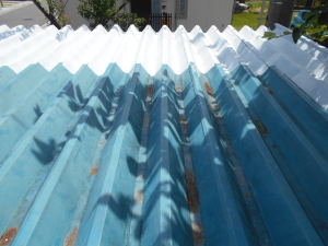 安曇野市の物置/別棟 折半屋根塗装 下塗り塗装工事画像