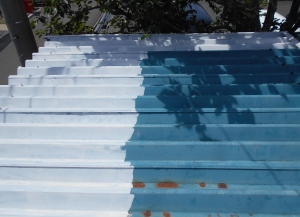 安曇野市の物置/別棟 折半屋根塗装 下塗り塗装工事画像.1