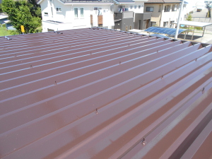 安曇野市の物置/折半屋根塗装工事完成画像