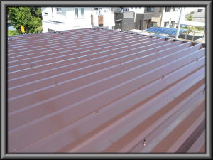 安曇野市の物置/折半（セッパン）屋根塗装工事完成画像