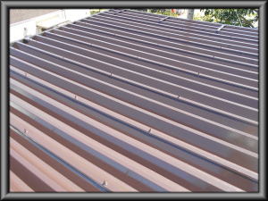 安曇野市の物置/折半（セッパン）屋根塗装工事完成画像.1