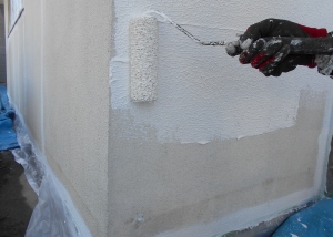 安曇野市穂高の住宅/外壁塗装　下塗り塗装工事画像
