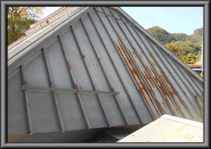北安曇郡麻績村の住宅/トタン屋根塗装工事前画像.2