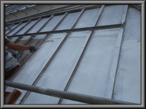 北安曇郡麻績村の住宅/トタン屋根塗装　下塗り塗装工事画像