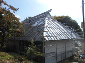 東筑摩郡麻績村の住宅/屋根塗装　下塗り塗装工事画像