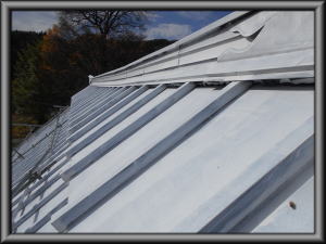 北安曇郡麻績村の住宅/トタン屋根塗装　下塗り塗装工事