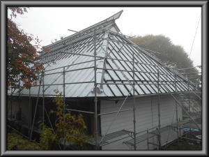 北安曇郡麻績村の住宅/トタン屋根塗装　上塗り瓦棒塗装1回目の塗装工事.1