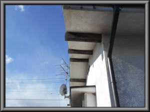 安曇野市の住宅/外壁塗装 軒天/木部塗装工事前画像