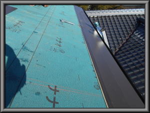安曇野市の住宅/屋根葺き替え ガルバリウム鋼板 横平葺き工事画像