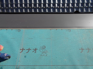 安曇野市の住宅/屋根葺き替え ガルバリウム鋼板 横平葺き工事画像.1