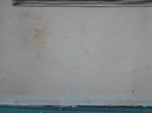 安曇野市の住宅/外壁塗装　外壁ひび補修工事画像.1