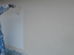 安曇野市の住宅/外壁塗装　外壁中塗り塗装工事画像.1