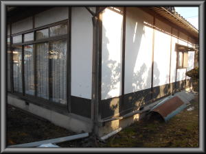 安曇野市住宅/木柱塗装工事前画像