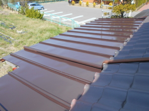 安曇野市のトタン屋根塗装 上塗り工事画像.1