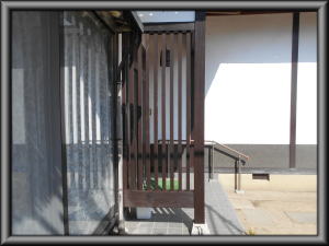 安曇野市の住宅/外壁4回目木柱塗装工事画像.1