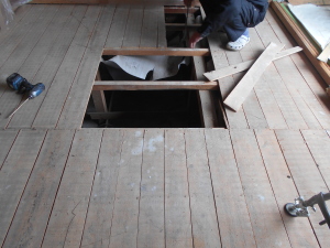 安曇野市の住宅/部屋改装リフォーム 床材撤去工事画像