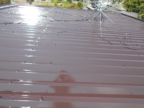 安曇野市の住宅/折半屋根塗装　中塗り塗装工事画像.2