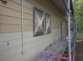 安曇野市の住宅/外壁木板塗装　養生画像