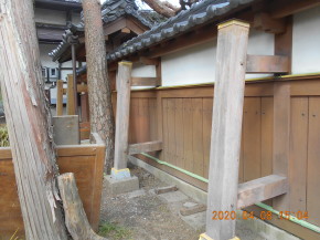 長野県 安曇野市の腕木門/腕木門下塗り塗装工事 画像