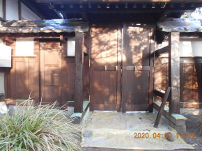 長野県 安曇野市の腕木門/腕木門 上塗り1回目塗装工事 画像