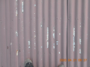 安曇野市の物置/トタン 屋根塗装　雨樋塗装　鉄骨塗装 前 画像