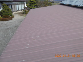 安曇野市の物置/トタン屋根塗装　雨樋塗装　鉄骨塗装 前画像