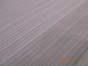 安曇野市の物置/トタン 屋根塗装 ケレン工事 画像.1