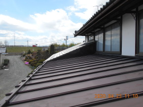 安曇野市の物置/トタン屋根塗装工事前画像