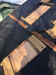 安曇野市の住宅/屋根葺き替え 木が倒れた穴補修工事画像.2