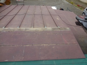 安曇野市の住宅/屋根葺き替えカバー工法（重ね張り）　ガルバリウム鋼板長尺引き工事前画像