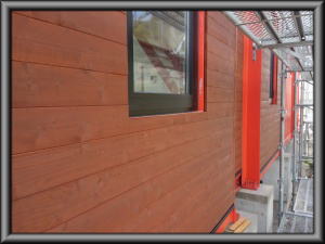 上田市の住宅新築/外壁杉板張り 塗装工事完成画像