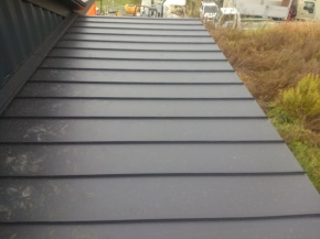 上田市の住宅/屋根新規　ガルバリウム鋼板立て平葺き工事完成画像.3