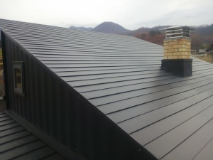 上田市の住宅/屋根新規　ガルバリウム鋼板横平葺き工事完成画像